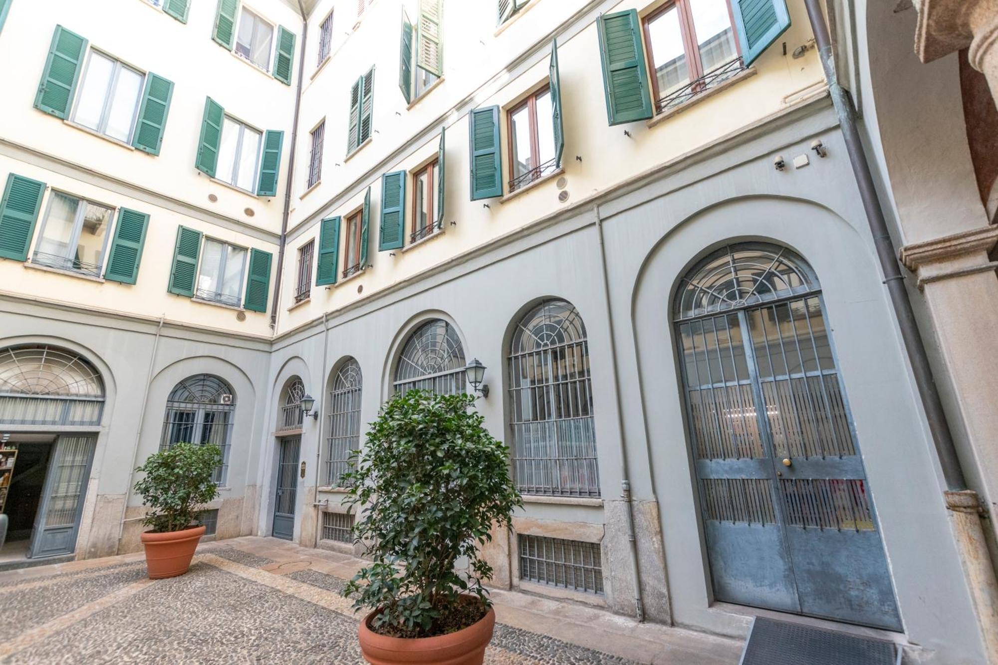 Luxury Apartment Near Duomo Italia 38 Milano Esterno foto