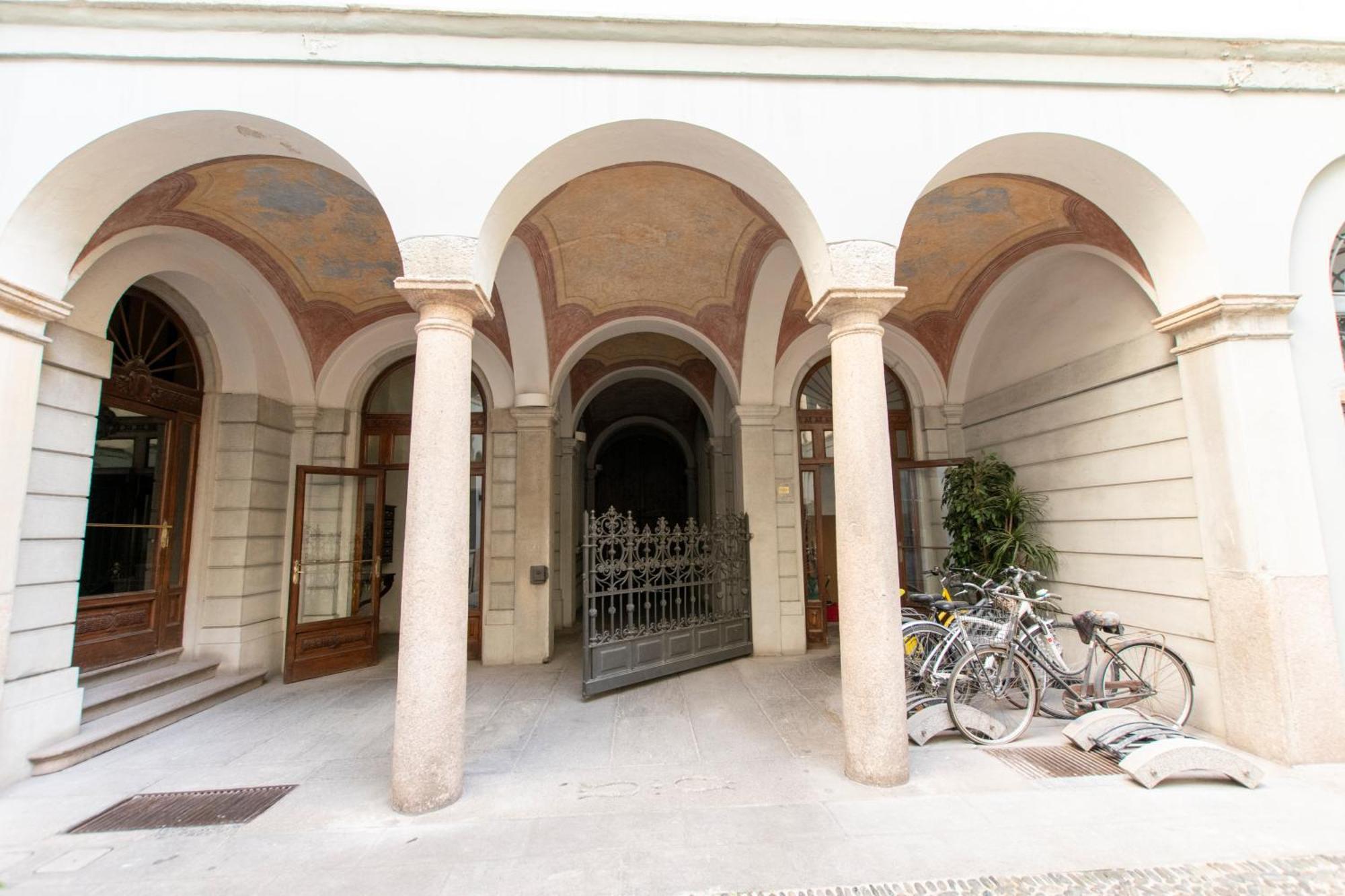 Luxury Apartment Near Duomo Italia 38 Milano Esterno foto